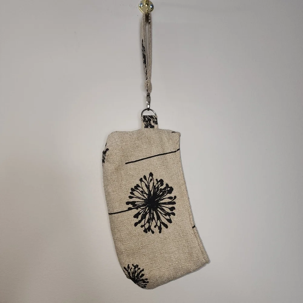 Monika Foster Floral Wrislet Clutch‎ Purse